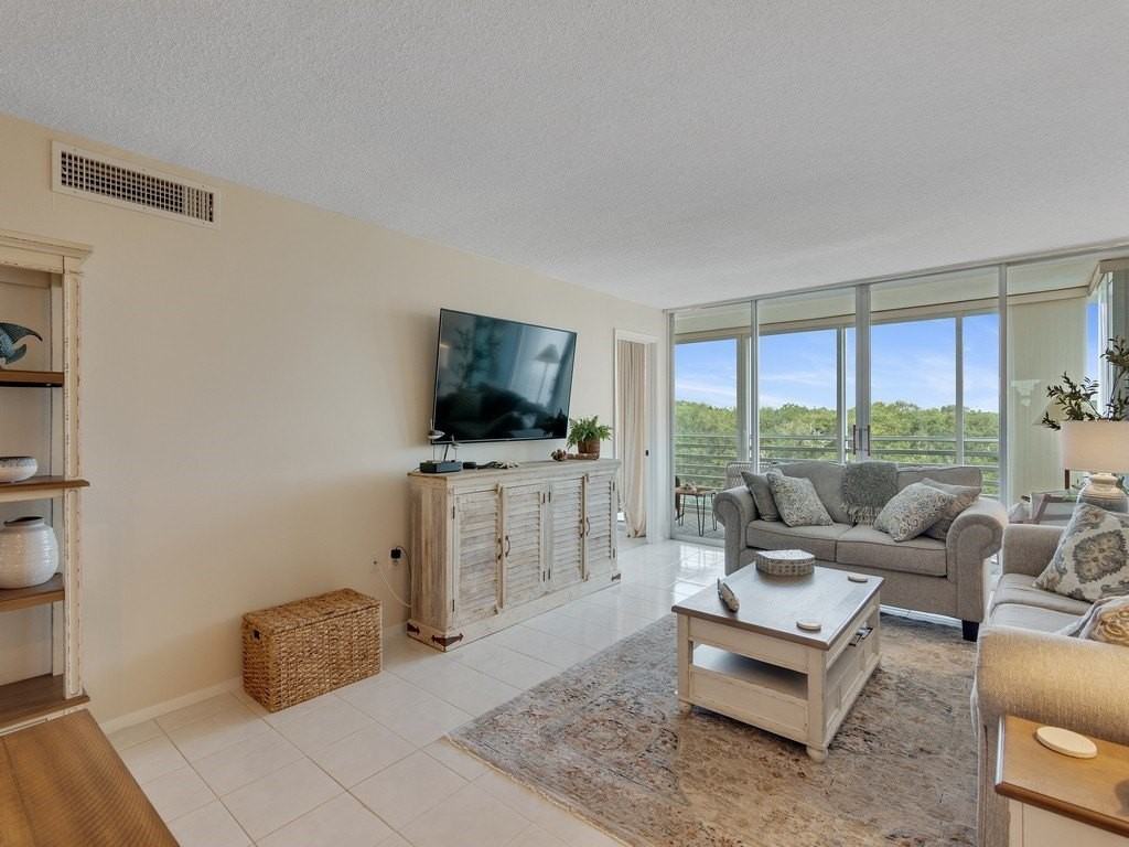 935 E Causeway Blvd #408 - Photo 5 of 25