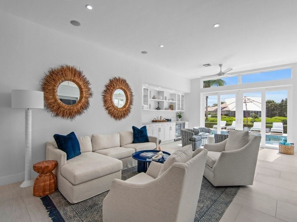 4601 Sunset Dr - Photo 5 of 35