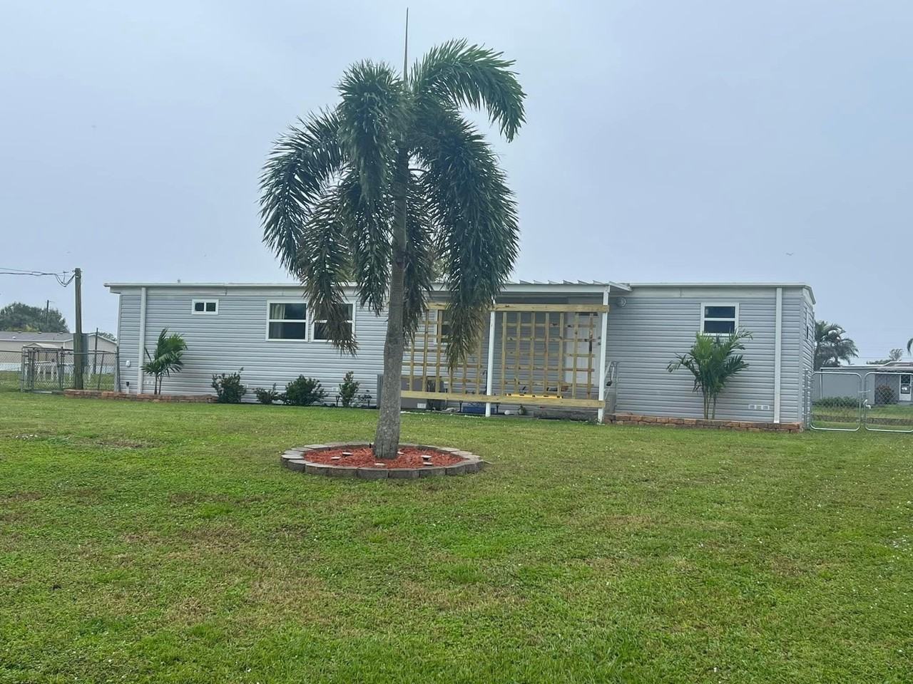 2044 Se 34th Ln - Photo 2 of 11