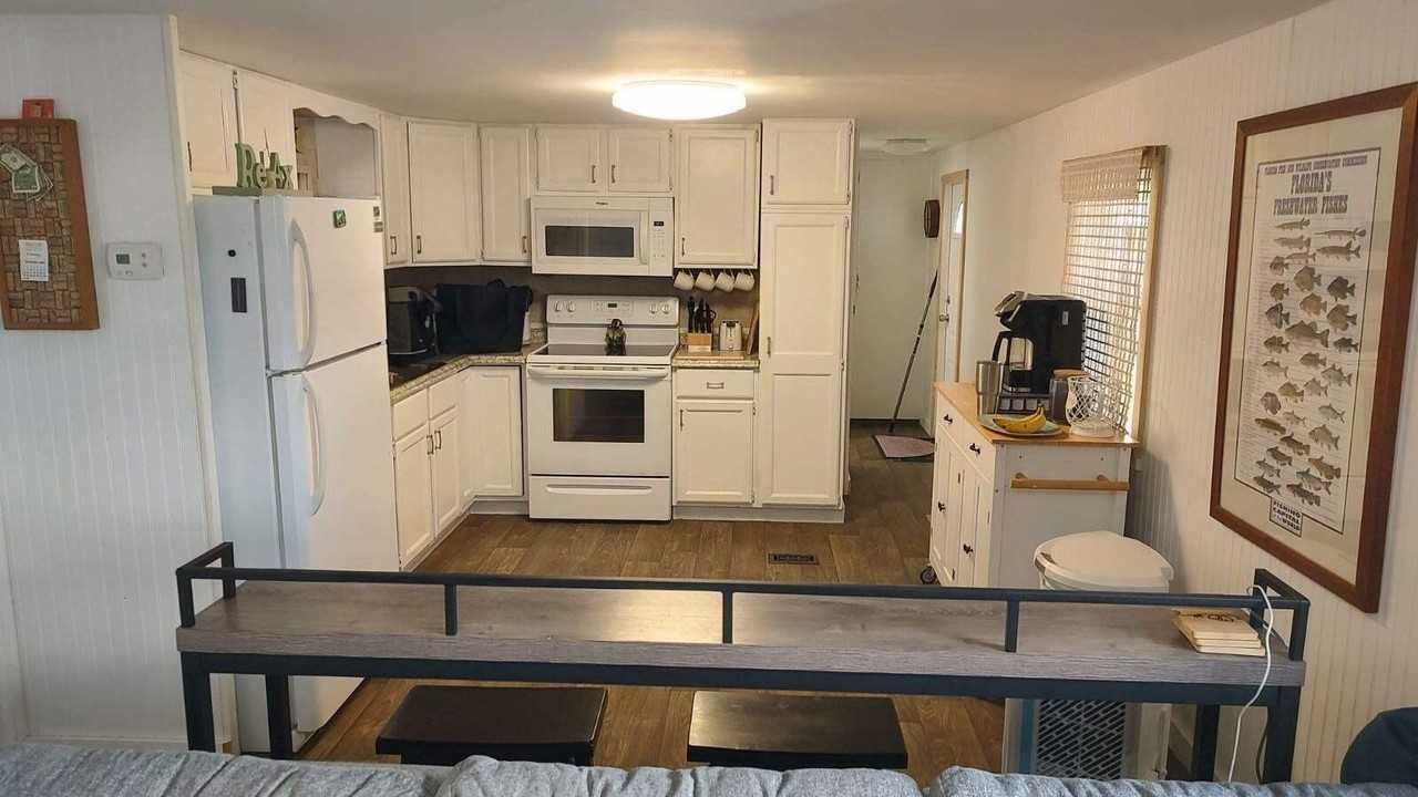 2044 Se 34th Ln - Photo 3 of 11