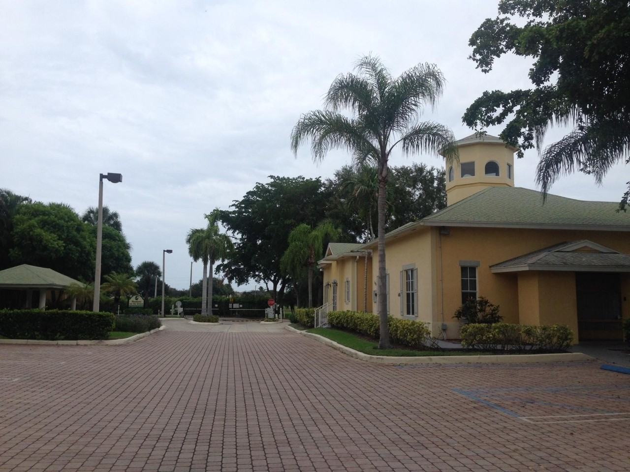 407 Meadows Cir #407 - Photo 2 of 11