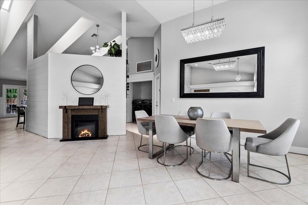 1560 Yachtman Pl - Photo 2 of 46