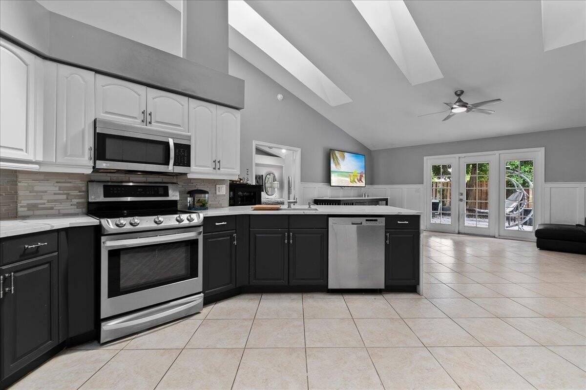 1560 Yachtman Pl - Photo 7 of 46