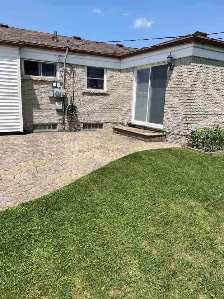 3560 Hillcrest Dr - Photo 2 of 17