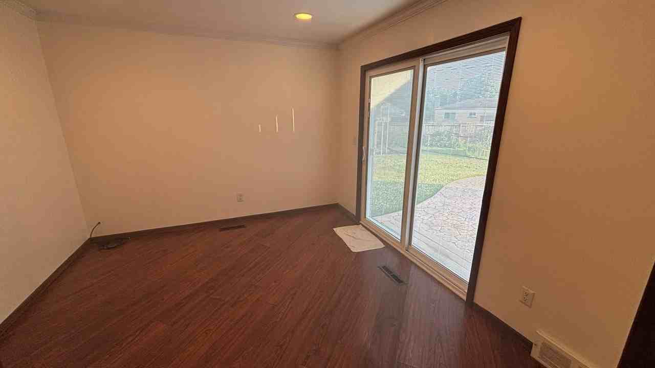 3560 Hillcrest Dr - Photo 5 of 17