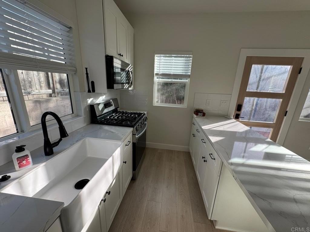 656 Dennis Ave - Photo 2 of 7