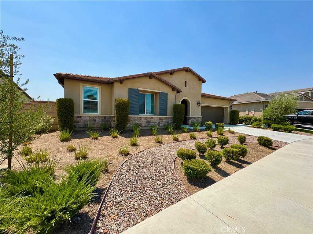 24201 Arroyo Dr - Photo 2 of 48