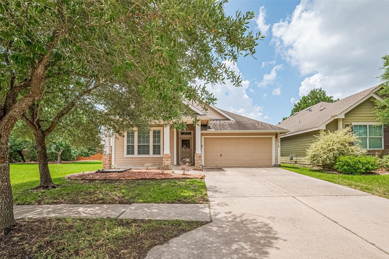 2918 Crescent Oaks Park Ln - Photo 2 of 50