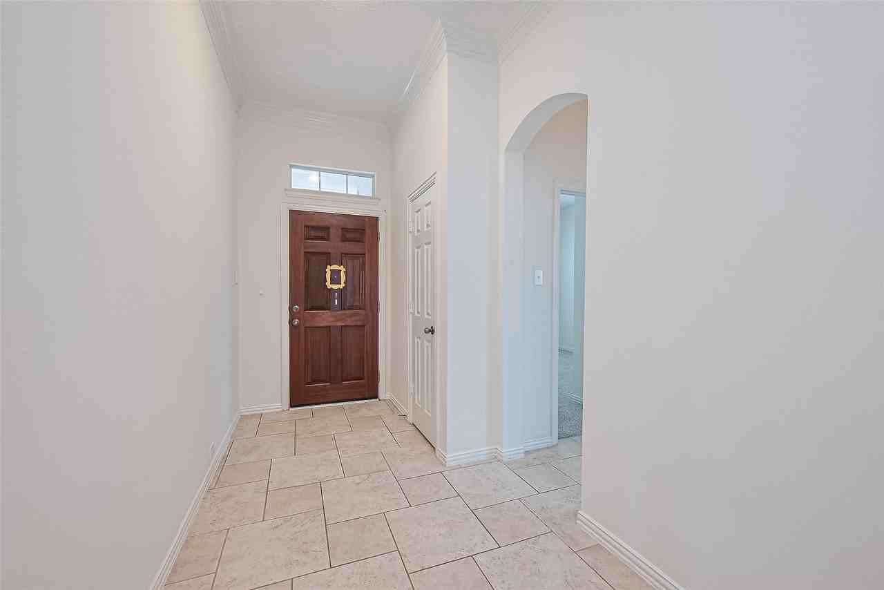 2918 Crescent Oaks Park Ln - Photo 6 of 50