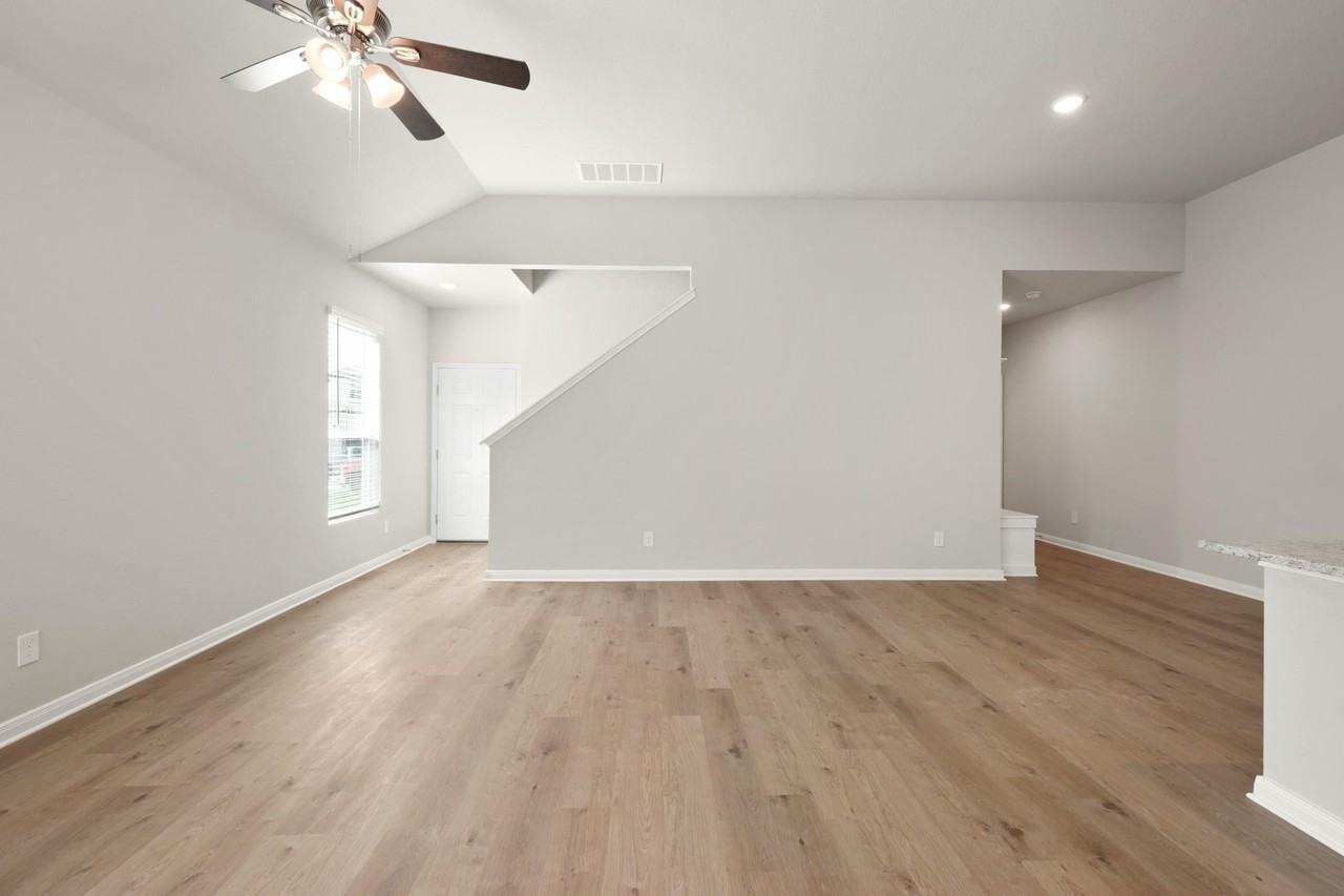 242 Schrader Dr - Photo 5 of 32