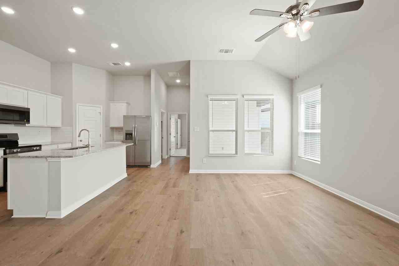 242 Schrader Dr - Photo 6 of 32