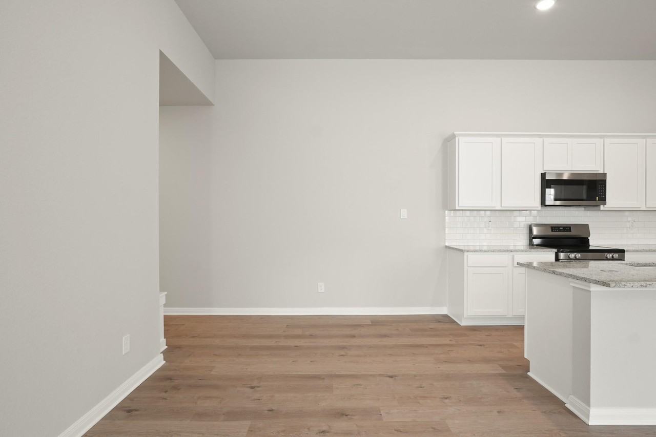 242 Schrader Dr - Photo 7 of 32