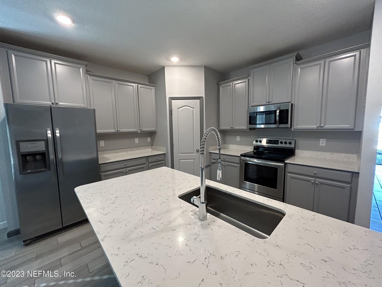 10229 Powell Creek Ct - Photo 3 of 23