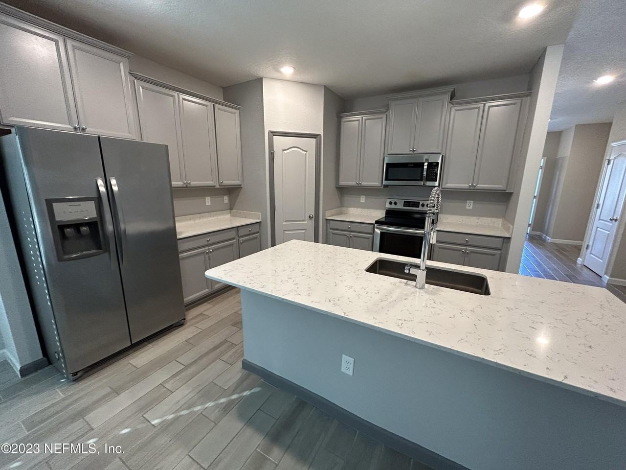 10229 Powell Creek Ct - Photo 5 of 23