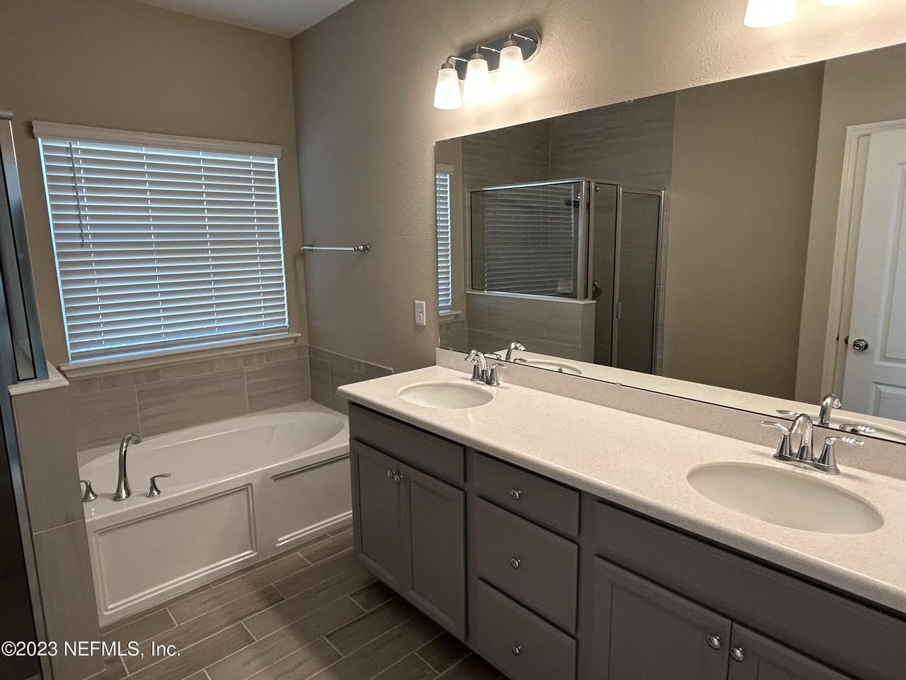 10229 Powell Creek Ct - Photo 7 of 23