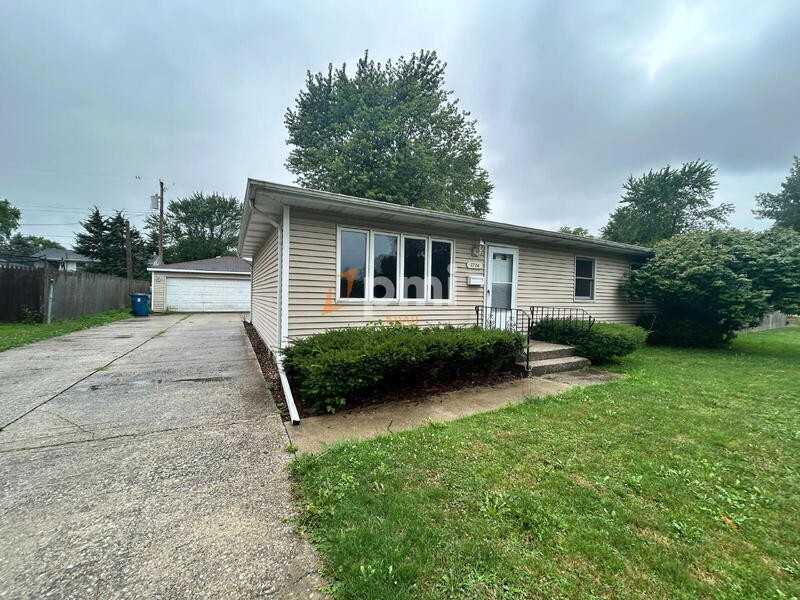 7724 Mount Street - Photo 3 of 23