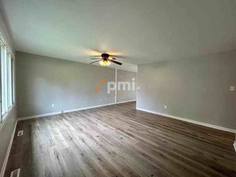 7724 Mount Street - Photo 5 of 23