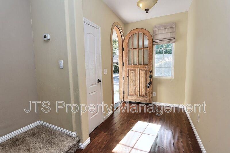 3657 24th St - Photo 3 of 50