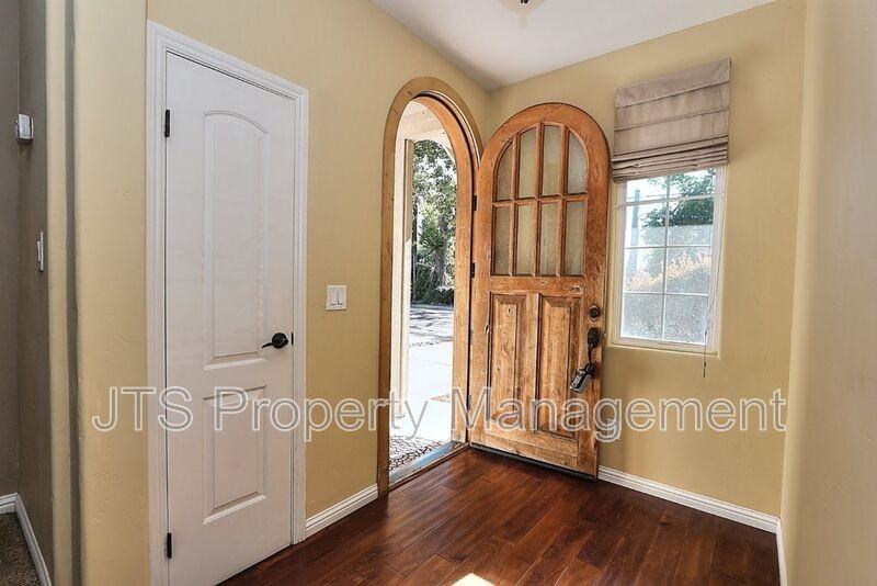 3657 24th St - Photo 4 of 50