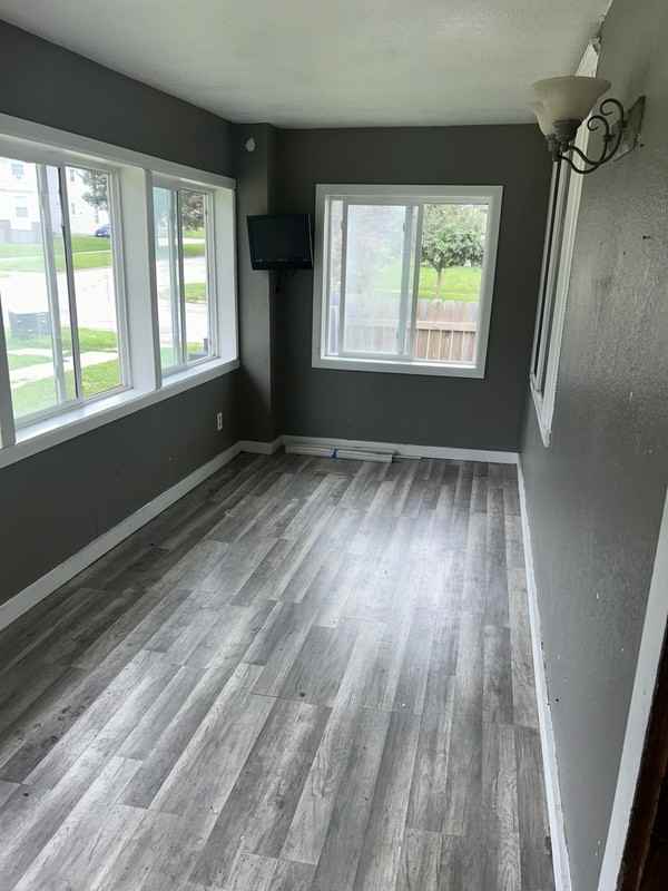 1757 C Ave Ne - Photo 3 of 7