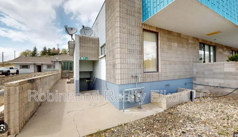 674 1/2 N Cedar St - Photo 2 of 14