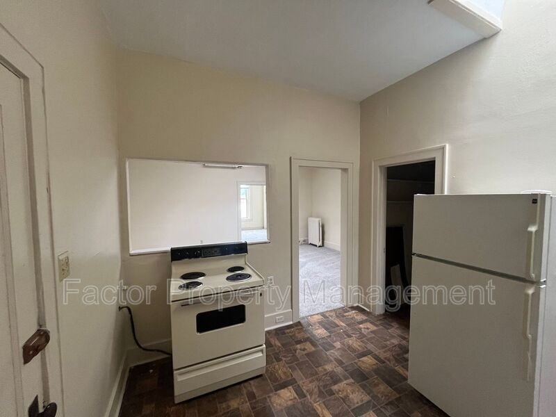 201 1/2 S Minnesota Ave #4 - Photo 4 of 20