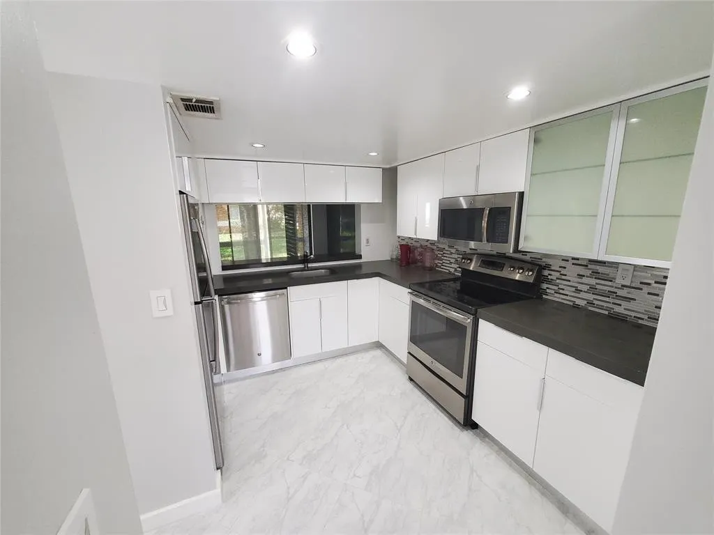 855 Nw 91st Ter #855 - Photo 7 of 15