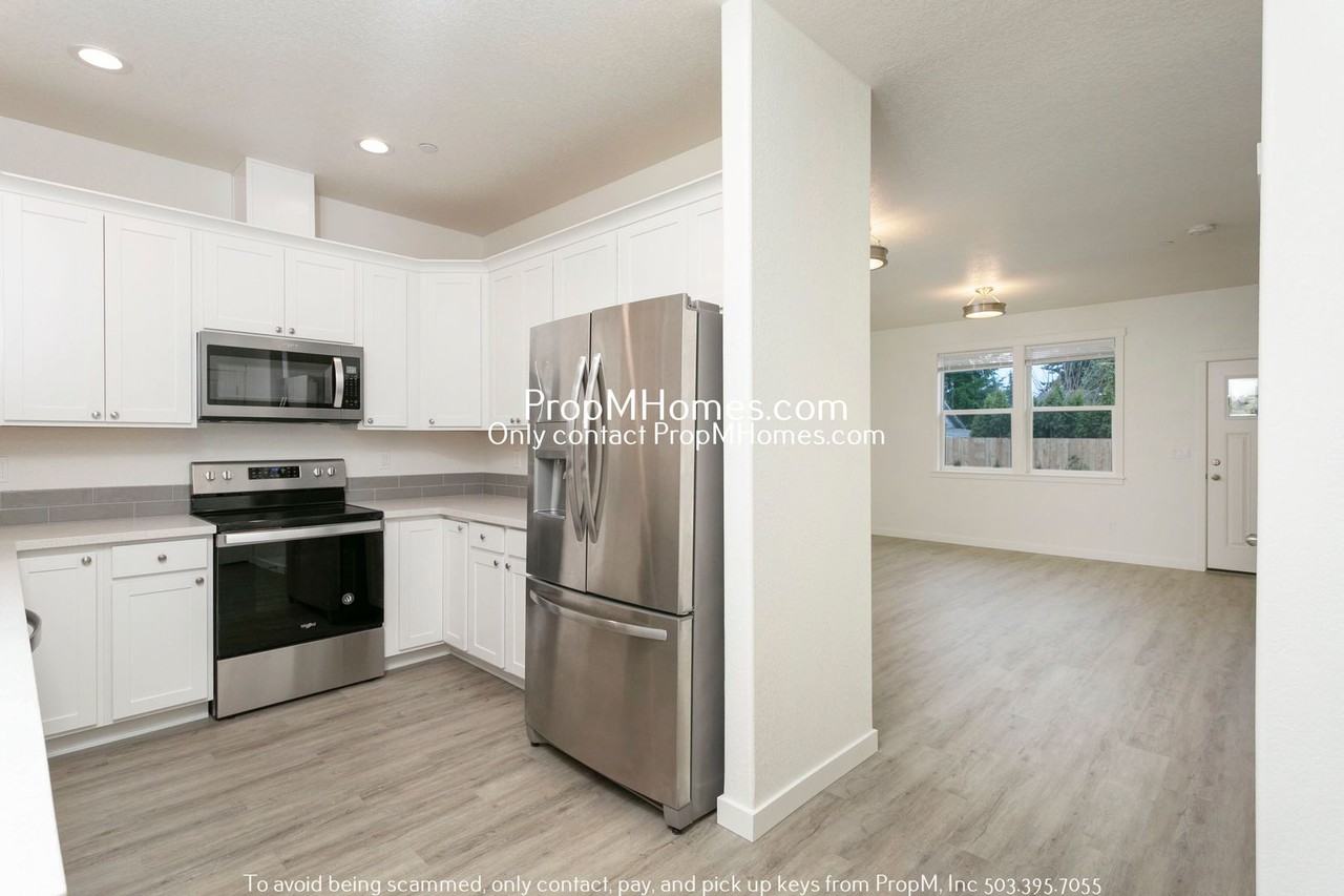 66 Se 139th Ave - Photo 4 of 26