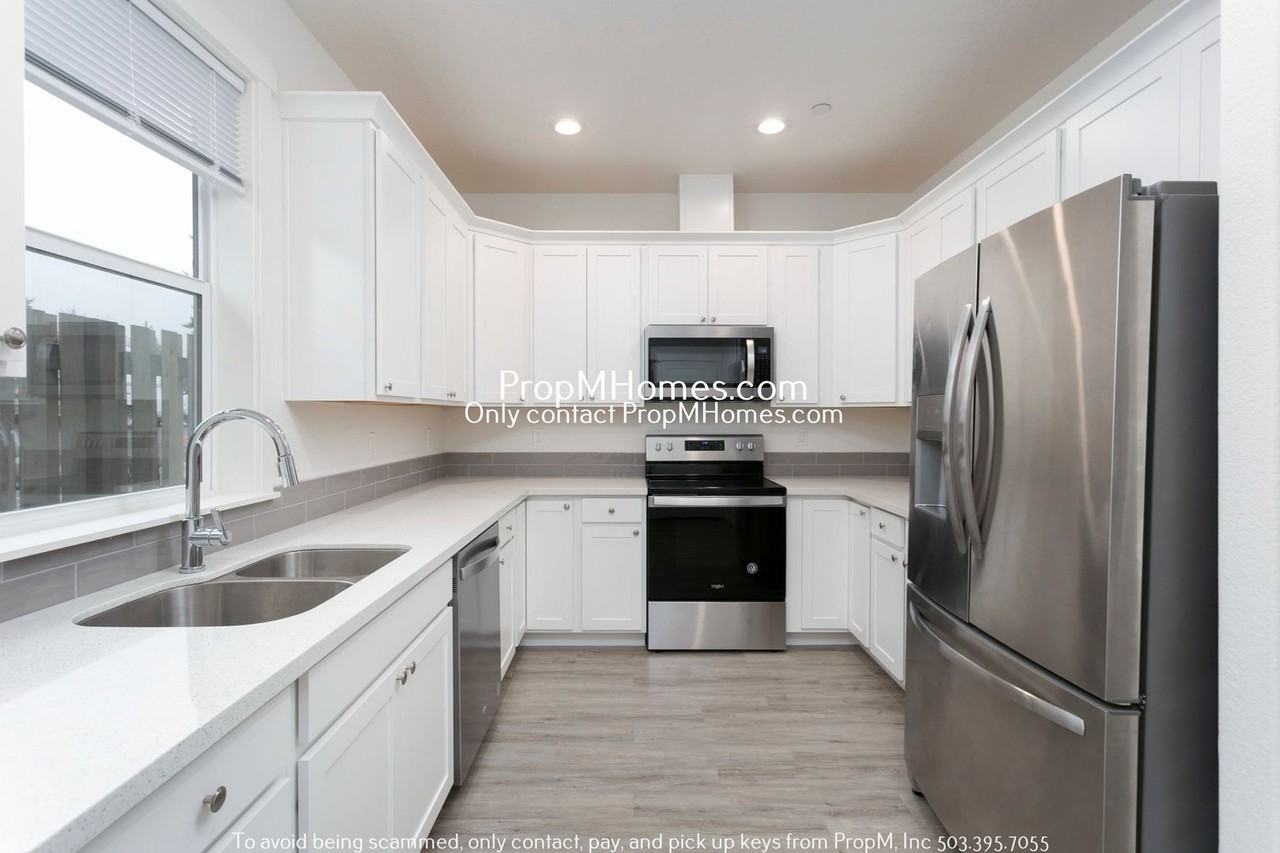 66 Se 139th Ave - Photo 5 of 26