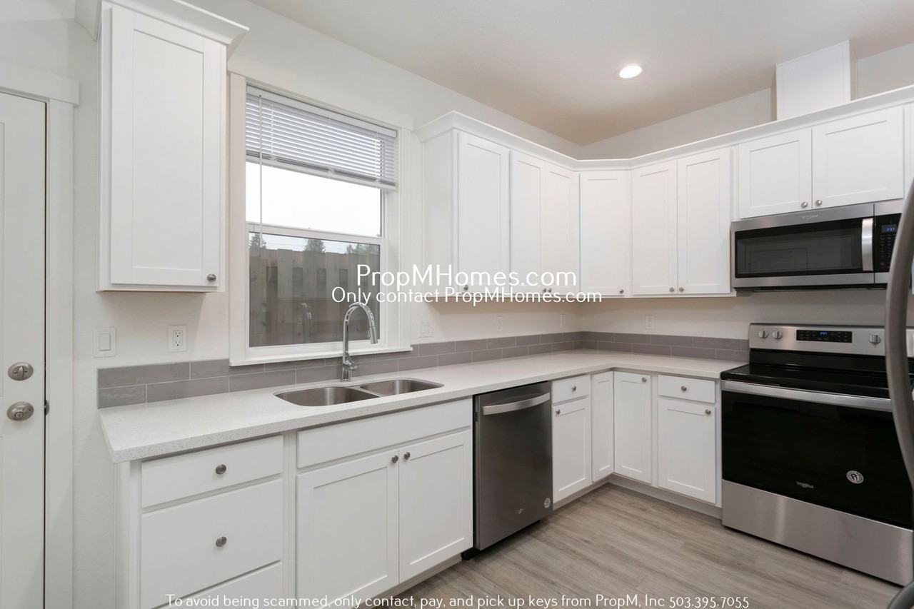 66 Se 139th Ave - Photo 6 of 26