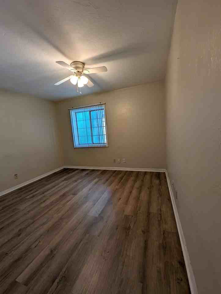 1064 Sw 14th Ave #D - Photo 3 of 16