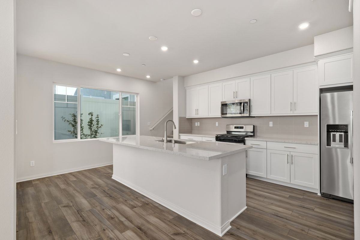 1523 Wingwood Ln - Photo 3 of 10