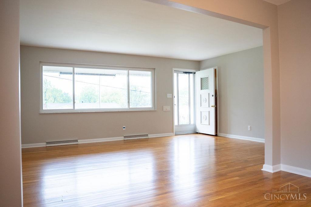 5838 Seiler Dr - Photo 2 of 17