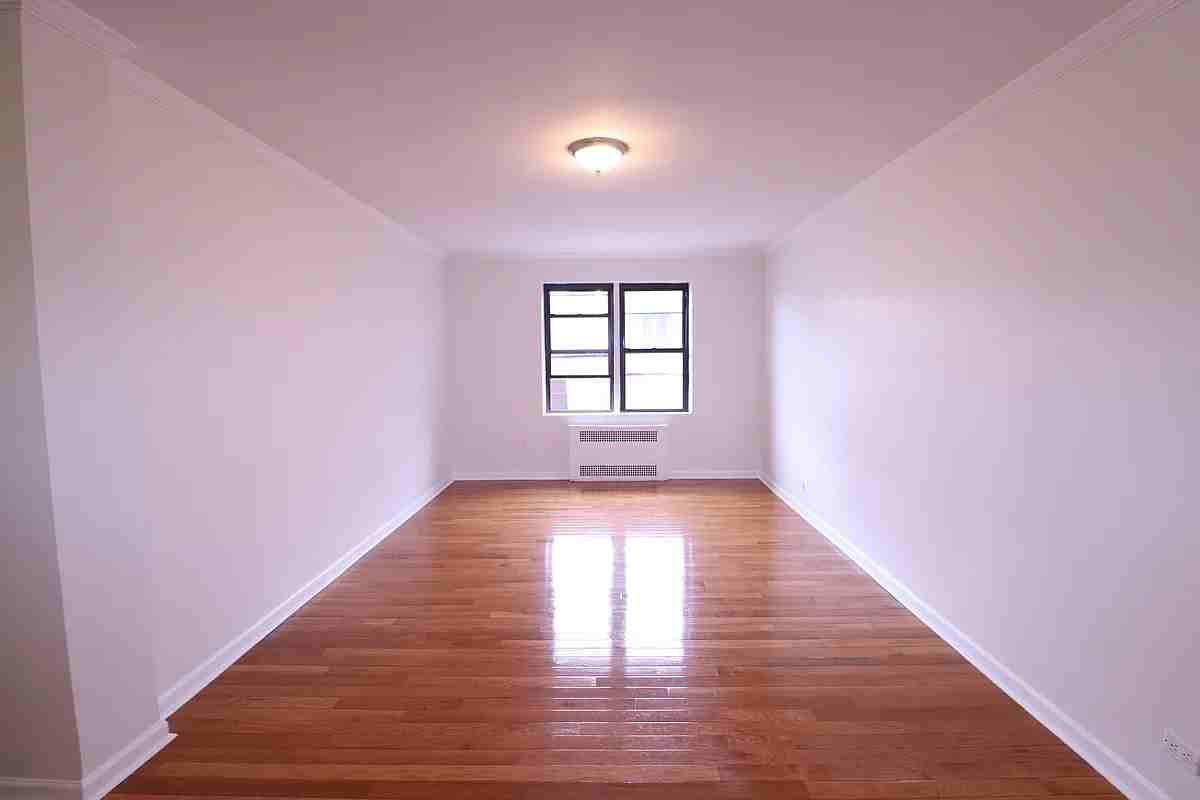 6509 99Th St - Photo 2 of 11