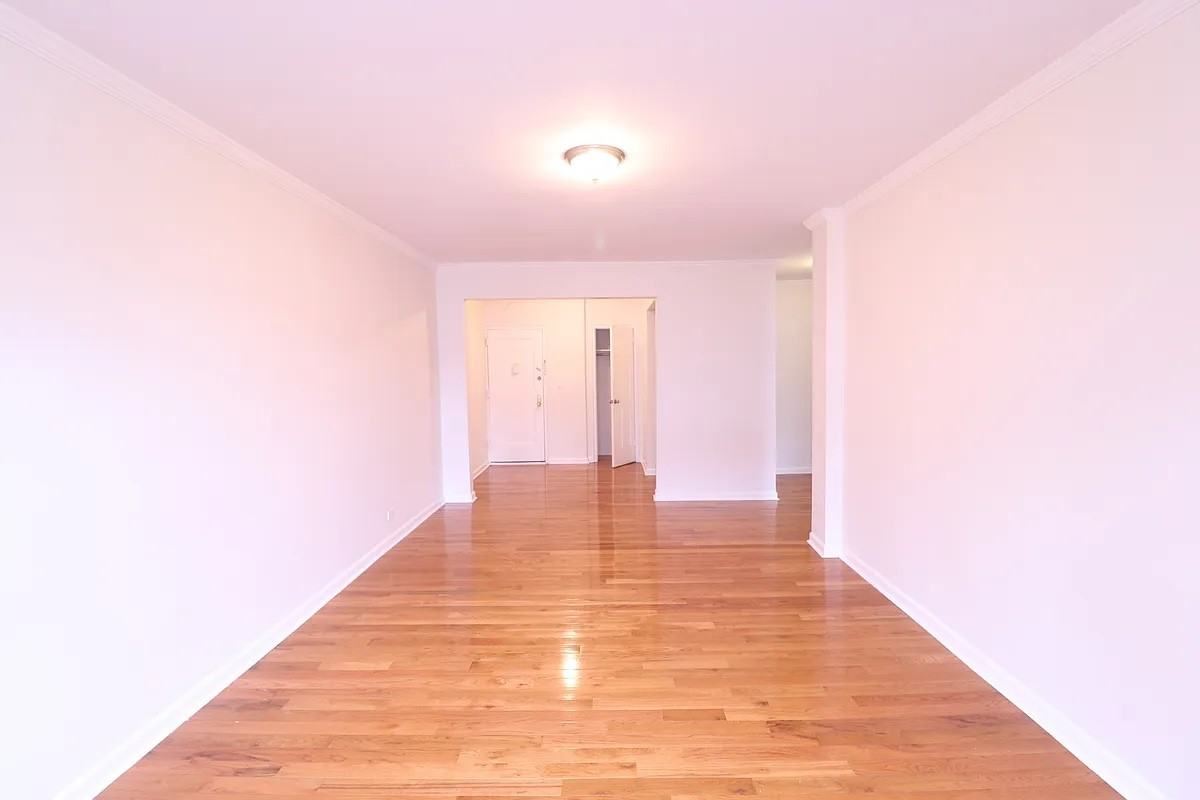 6509 99Th St - Photo 3 of 11