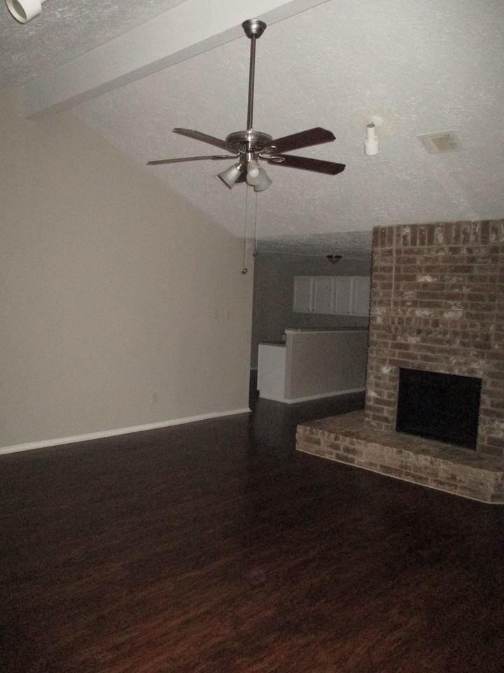 2610 Creekway Cir - Photo 2 of 12