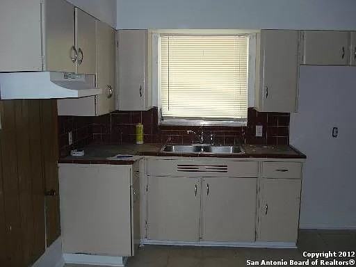 402 Surrels Ave - Photo 2 of 10