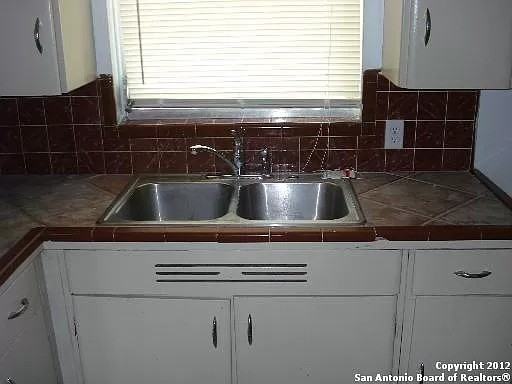 402 Surrels Ave - Photo 3 of 10