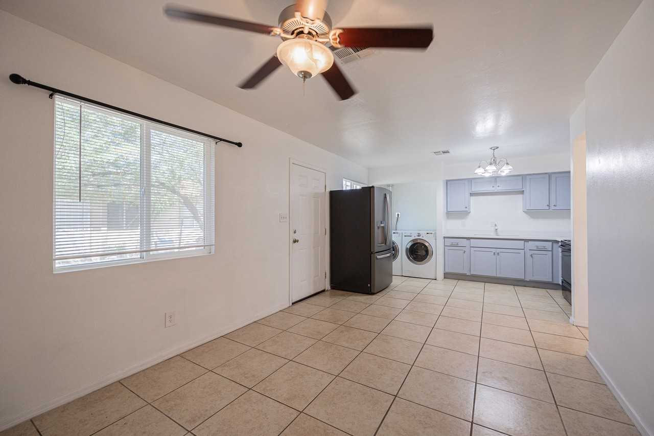 2571 E Mobile Ln - Photo 3 of 14