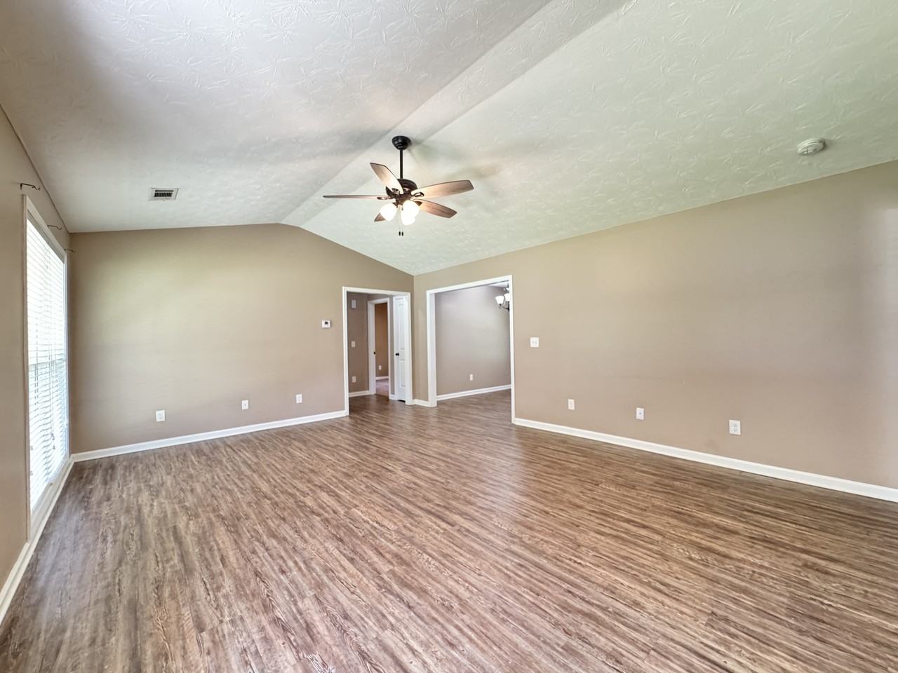 76 Lee Rd - Photo 4 of 26