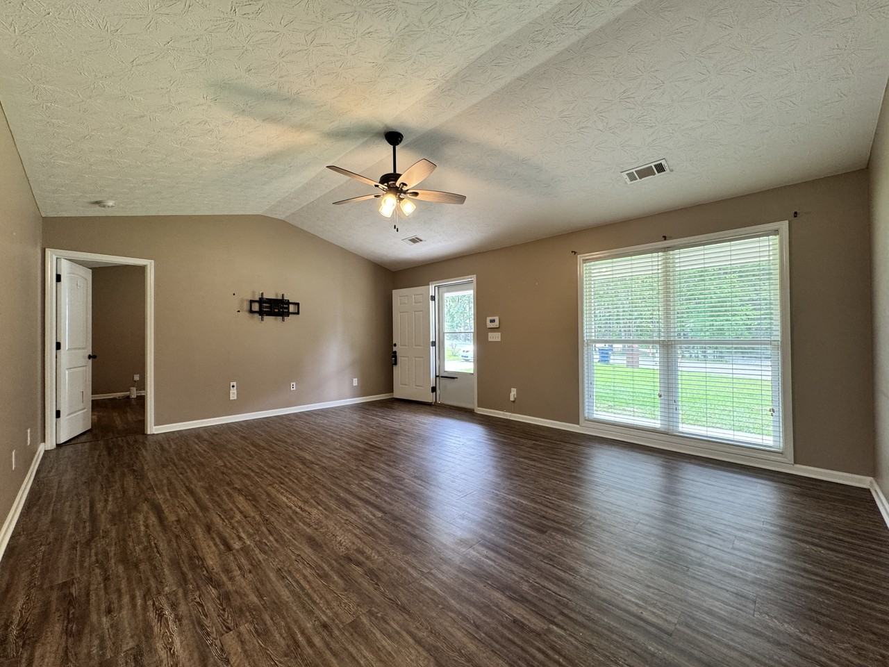 76 Lee Rd - Photo 5 of 26