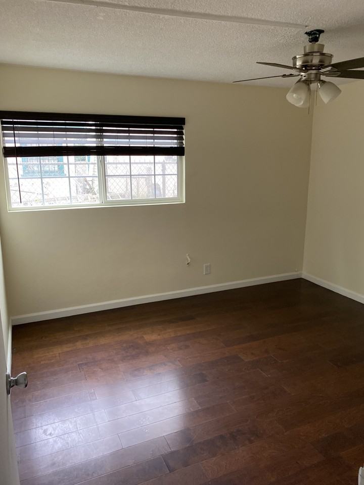 542 E Rhea St #3 - Photo 3 of 6