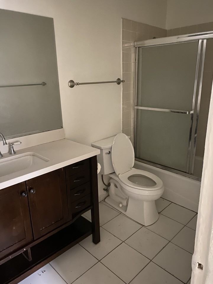 542 E Rhea St #3 - Photo 4 of 6