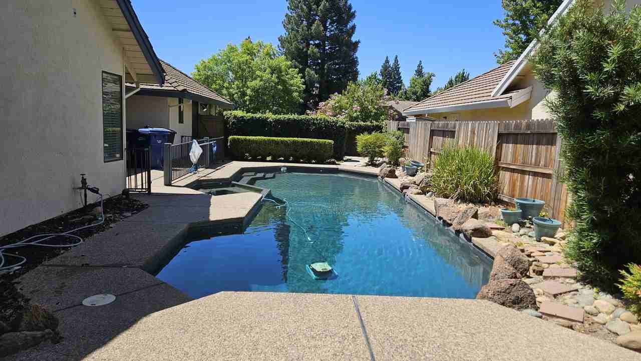 2252 Fort Point Dr - Photo 3 of 26