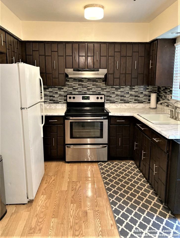 W Montrose Ave #2F - Photo 2 of 18