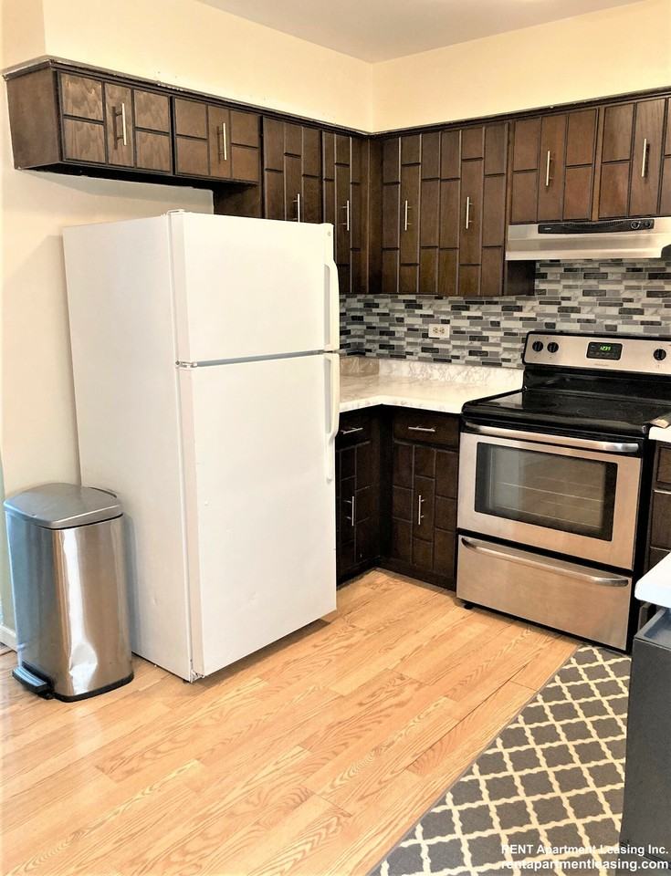 W Montrose Ave #2F - Photo 3 of 18