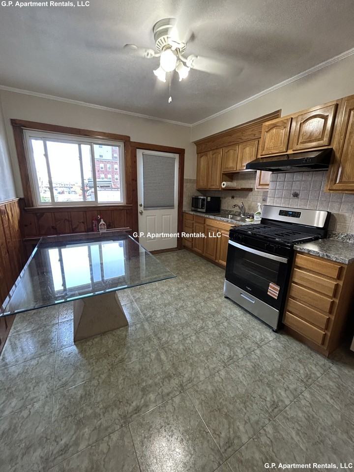 28 Courtland St #1 - Photo 2 of 5
