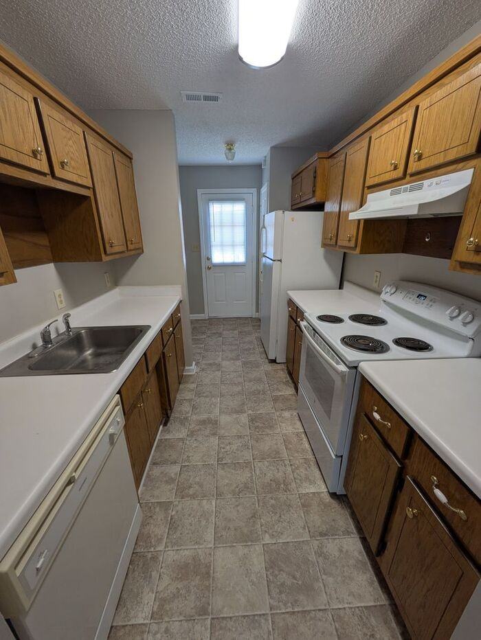 642 W 13th St #E2E2 - Photo 3 of 8