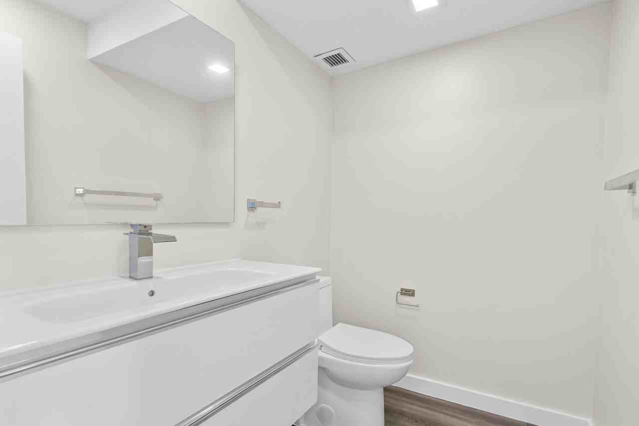 16710 Northeast 9th Avenue - Photo 2 of 24