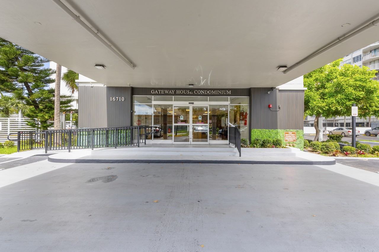 16710 Northeast 9th Avenue - Photo 3 of 24